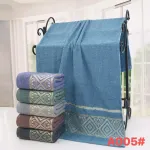Ręcznik bawełniany 50x100 cm z dekoracyjnym wzorem A005