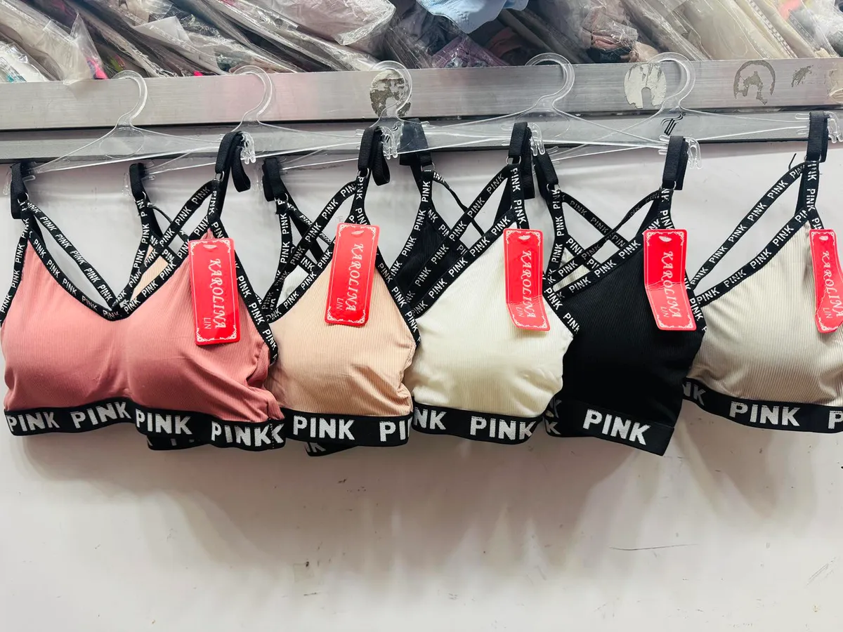 Biustonosz sportowy PINK z prążkowanej dzianiny, mix kolorów