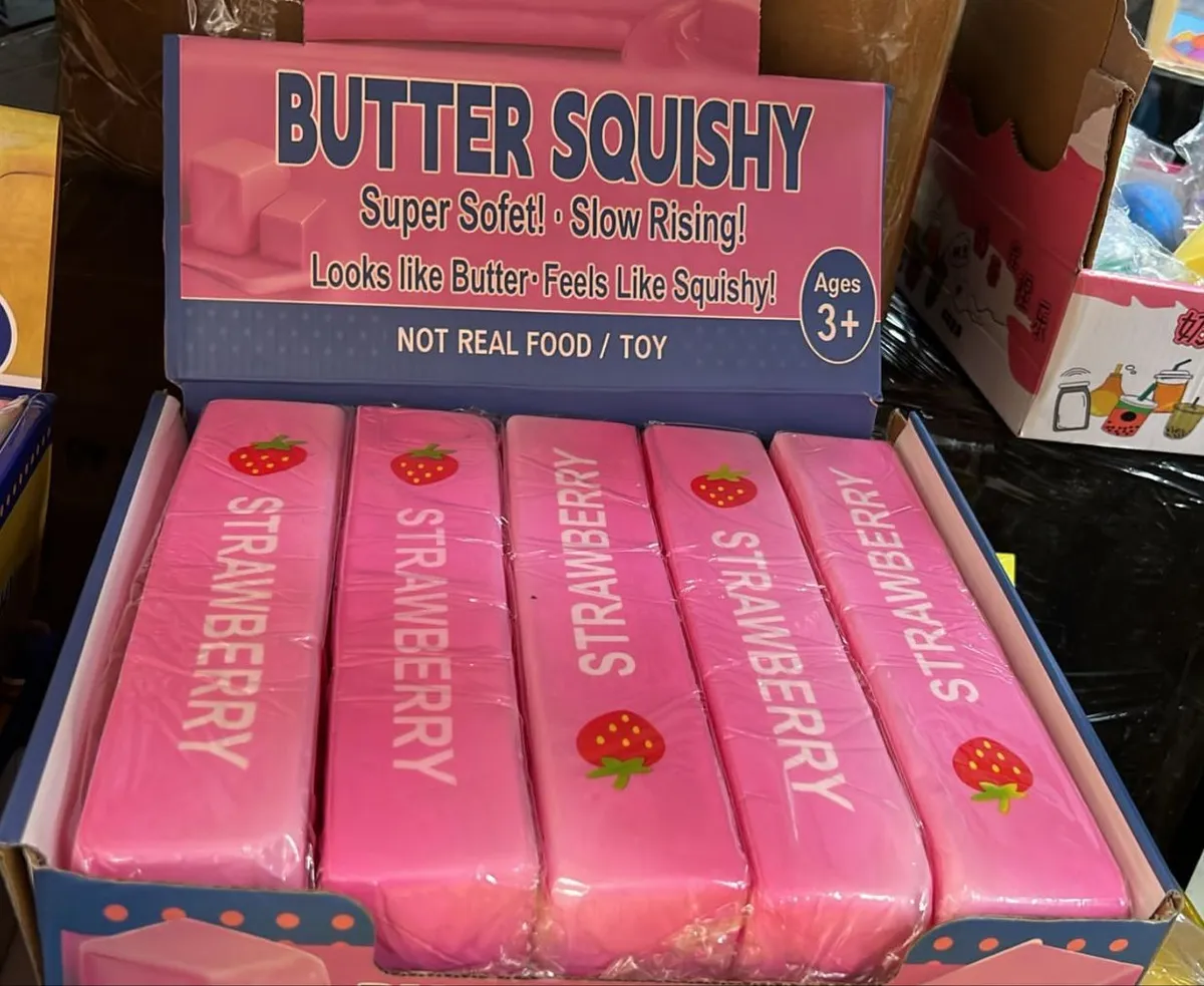 Butter Squishy Piankowa Zabawka Truskawkowa 24cm Wolno Powracająca