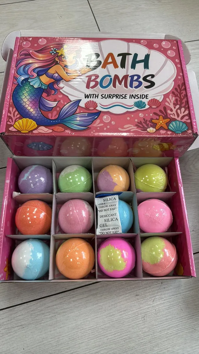 Kolorowe kule do kąpieli z niespodzianką Bath Bombs zestaw 12 szt.