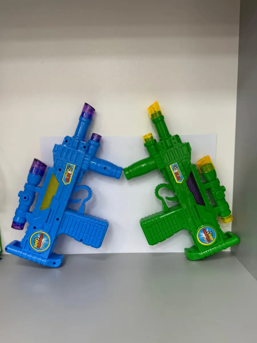 Kolorowy pistolet zabawkowy plastikowy z celownikiem
