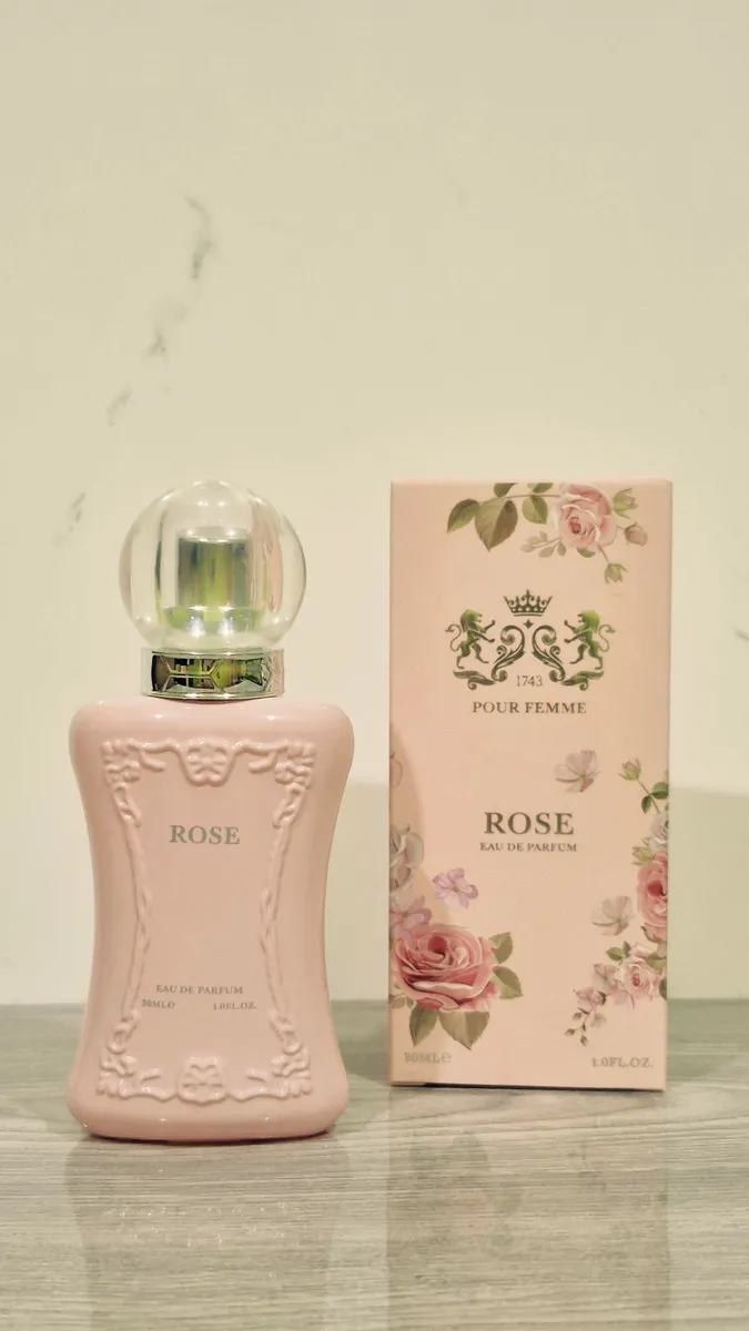 Perfumy Rose Eau de Parfum 30ml flakon różowy z kwiatowym motywem