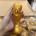 Złota Antystresowa Figurka Puchar Świata 14 cm