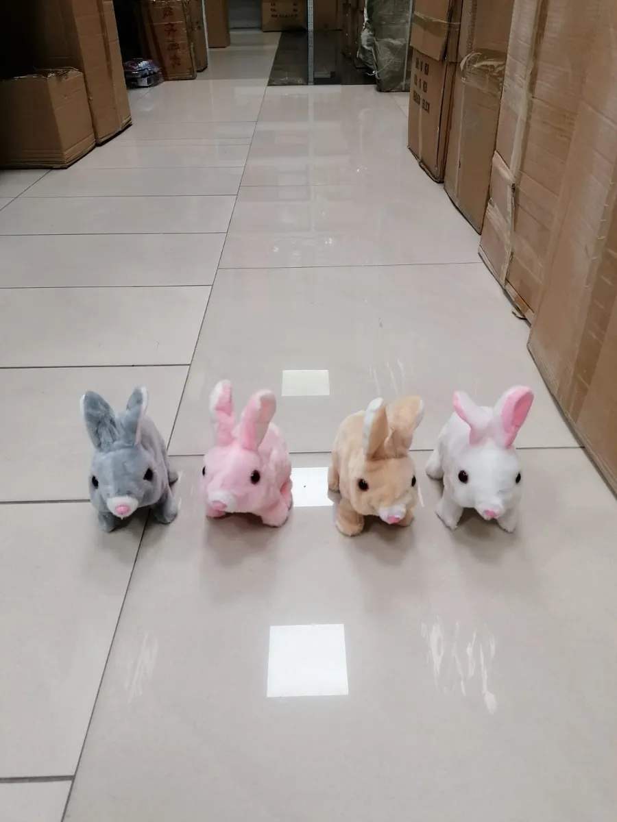 Maskotka królik na baterie miękka pluszowa 4 kolory