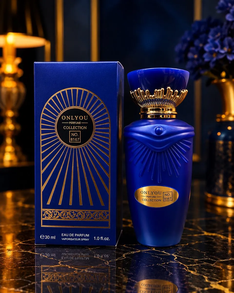 Granatowa butelka perfum Onlyou Collection No. 8167 z złotymi detalami i granatowe opakowanie z złotym nadrukiem