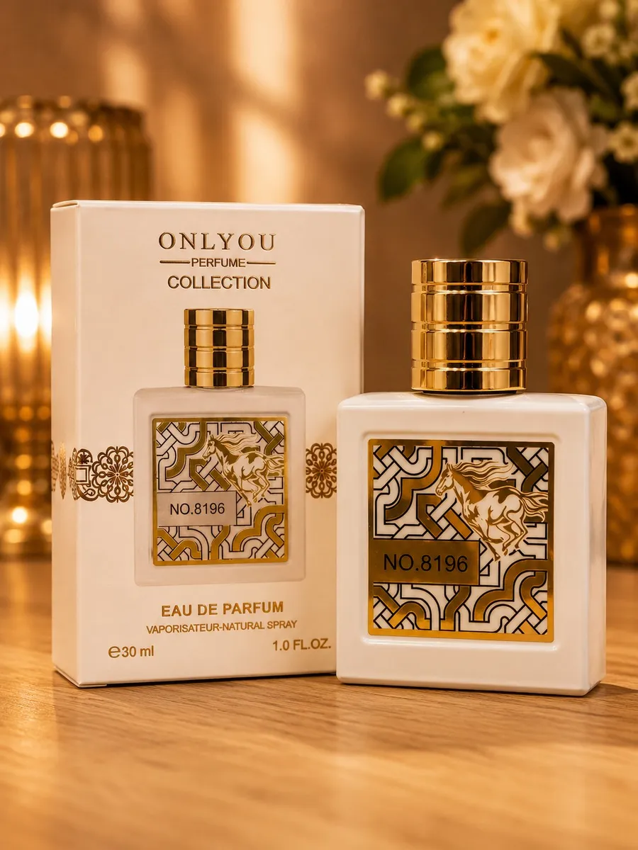 Biała butelka perfum Onlyou Collection No.8196 z złotym nadrukiem konia i złotą zakrętką obok białego kartonu