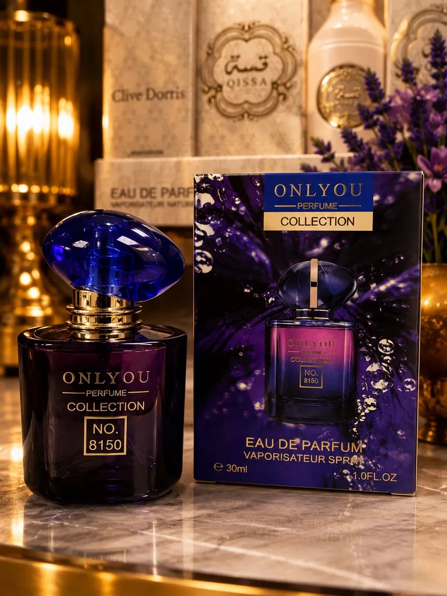 Butelka granatowych perfum Onlyou Perfume Collection No. 8150 obok opakowania z granatowo-złotym motywem