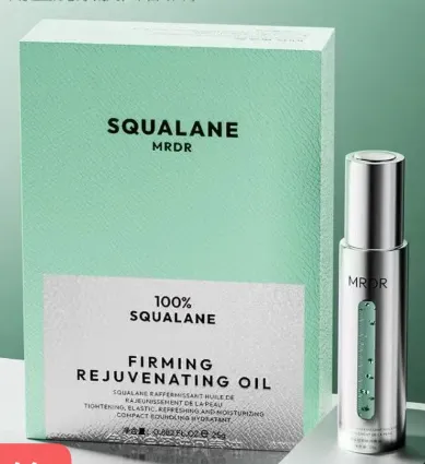 miętowozielone pudełko i srebrna butelka olejku MRDR Squalane Firming Rejuvenating Oil