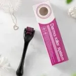 Derma Roller System do pielęgnacji skóry z czarną rączką i różowymi igłami