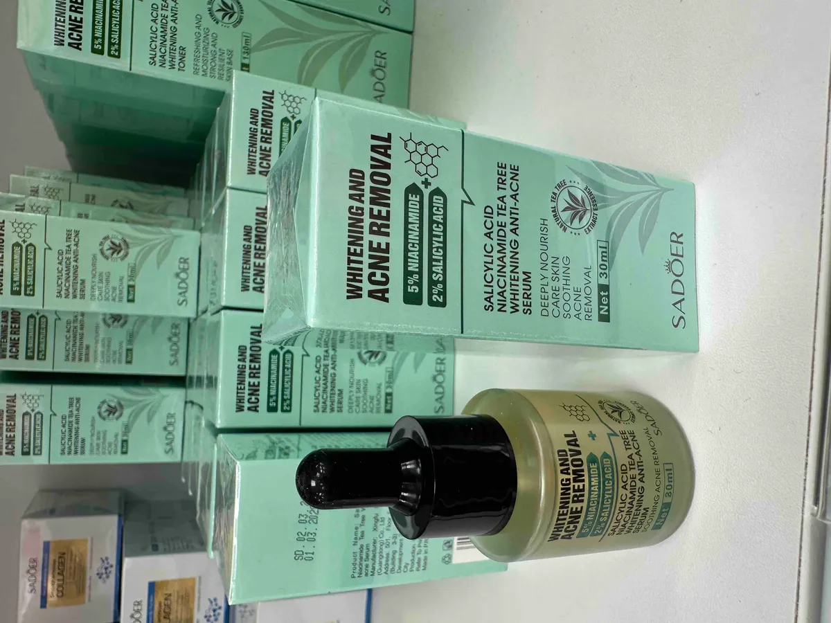 Butelka serum Sadoer 30 ml z zakraplaczem i opakowania w kolorze mięty z nadrukiem
