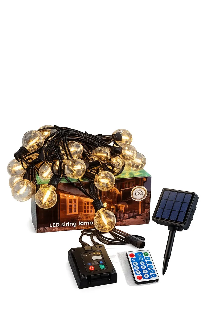 Girlanda solarna LED z 20 kulistymi żarówkami, panelem solarnym i pilotem na białym tle