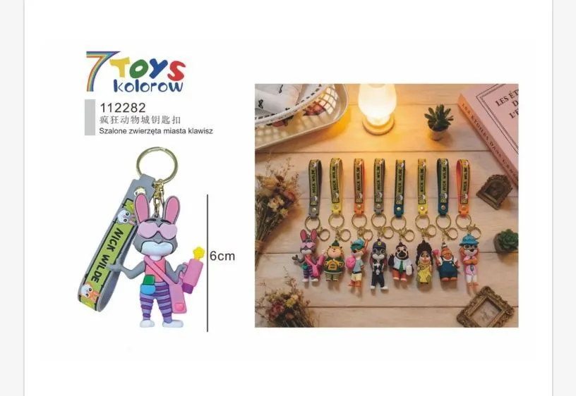 Kolorowe breloki 7 Toys z postaciami zwierząt, w tym różowy królik z paskiem i metalowym kółkiem