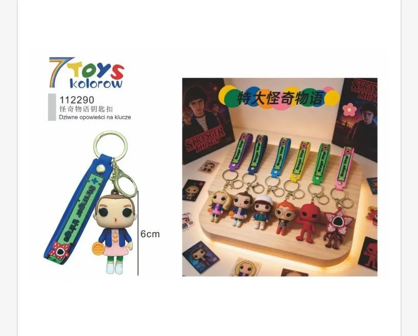 Kolorowy brelok 7 Toys z postacią Stranger Things o wysokości 6 cm z metalowym zapięciem