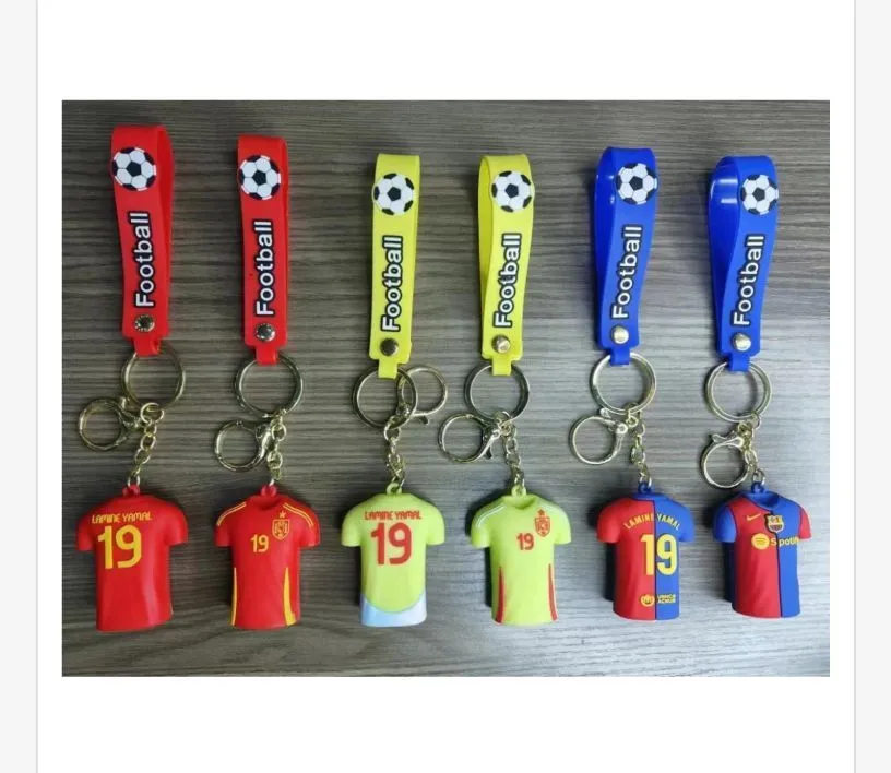 Brelok piłkarski z koszulką w trzech kolorach Football