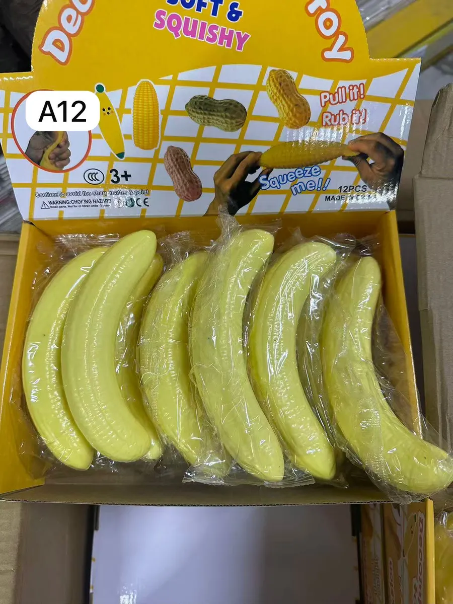 żółte miękkie zabawki antystresowe w kształcie banana zapakowane pojedynczo w folię