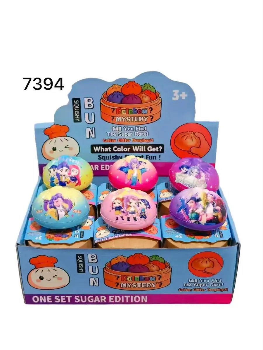 Kolorowe squishy w kształcie bułeczek z nadrukiem postaci Kpop w opakowaniu zbiorczym