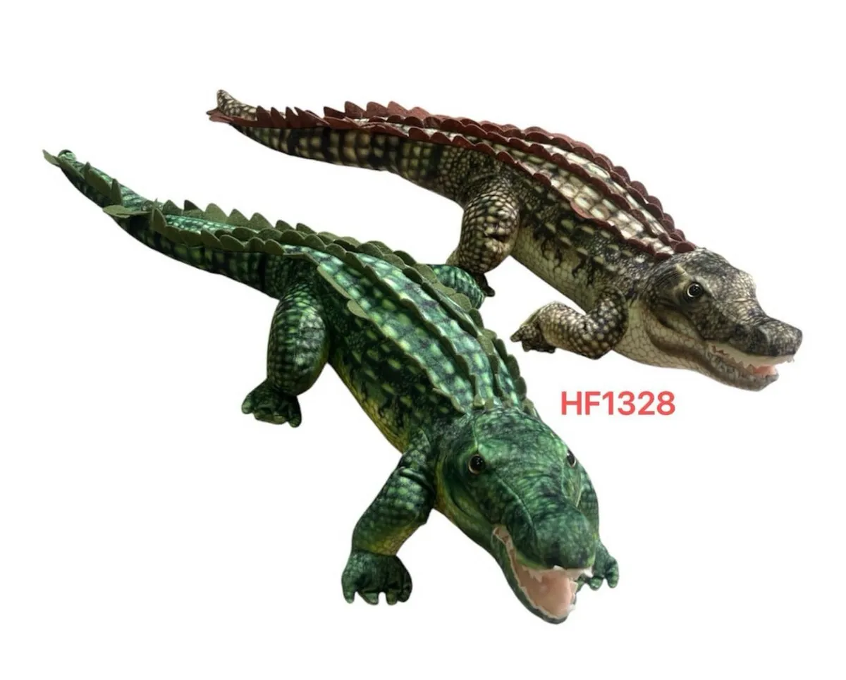 Dwie pluszowe maskotki krokodyli w kolorze zielonym i brązowym o długości 80 cm