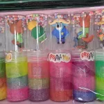 Zestaw kolorowego brokatowego slime z figurkami zwierząt 6 sztuk WK107