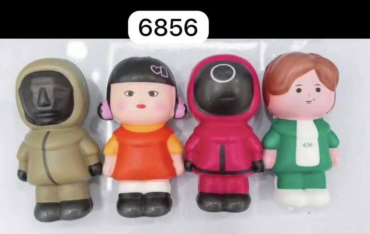 Zestaw 4 figurek Squid Game kolorowe postacie plastikowe