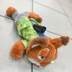 Pluszowa zabawka lisek w zielonym ubranku 30cm