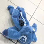 Piórnik pluszowy niebieski 30cm z motywem zwierzęcym