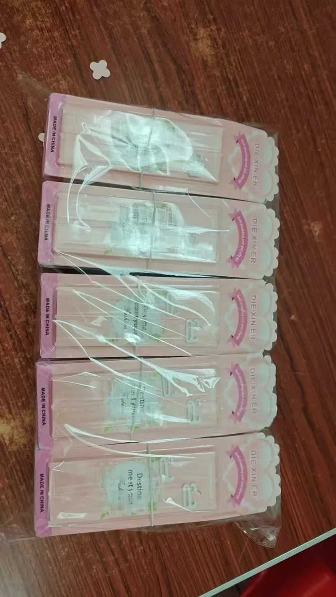 DIE XIN ER Perfumetka 12 ml z atomizerem różowa