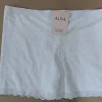 Białe koronkowe szorty damskie XL/XXL z elastyczną gumką