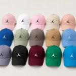 Czapka z daszkiem kolorowa z haftem Jumpman