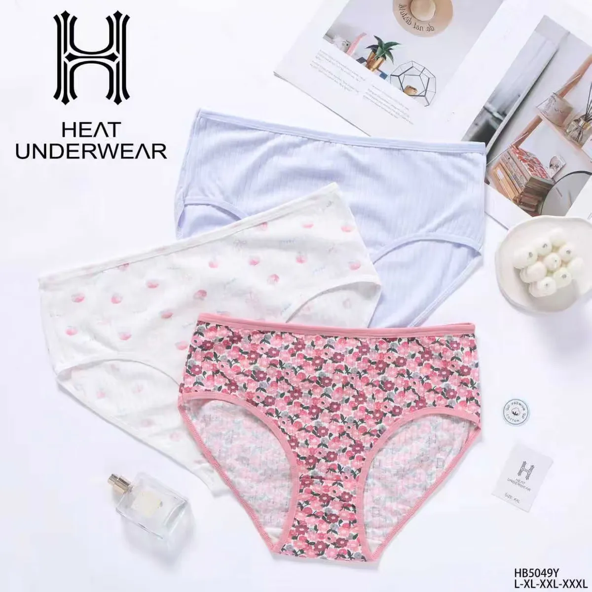 Trzy pary damskich majtek Heat Underwear w jasnoniebieskie prążki, białe z różowym wzorem i różowe w kwiaty