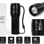 Latarka LED czarna z regulowanym zoomem i zasilaniem 3×AAA