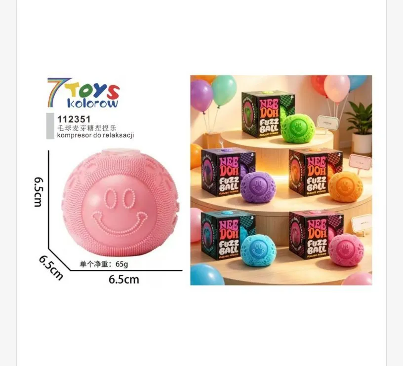 kolorowe piłki antystresowe z uśmiechem 6,5 cm w pudełkach na półce z balonami