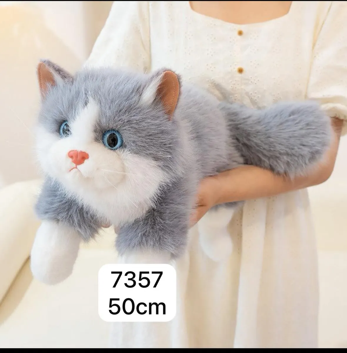 Pluszowy kot szary z białymi łapkami 50 cm