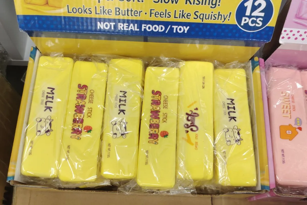Żółty Squishy Klocek Serowy Milk i Truskawkowy 12 sztuk