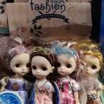 Lalka Fashion Girl z kolorowymi sukienkami i okularami