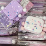 Zestaw gumek do włosów z ozdobami pastelowymi 16 sztuk