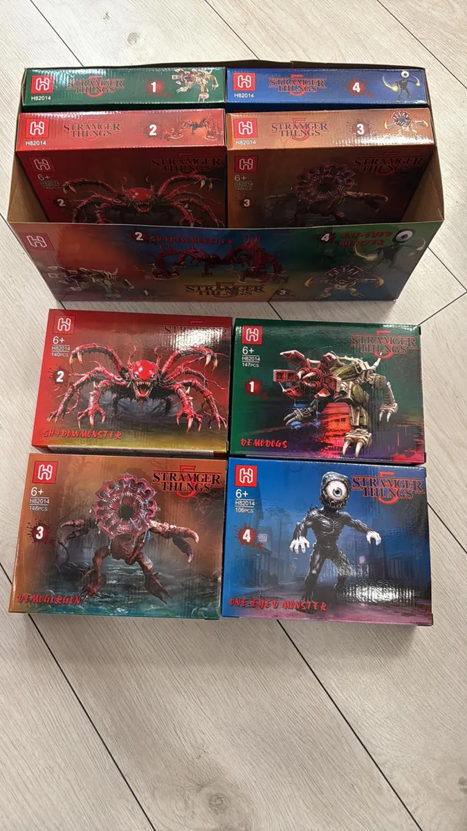 Zestaw 4 pudełek klocków Stranger Things z potworami Demodogs, Shadowmonster, Demodragon i One-Eyed Monster