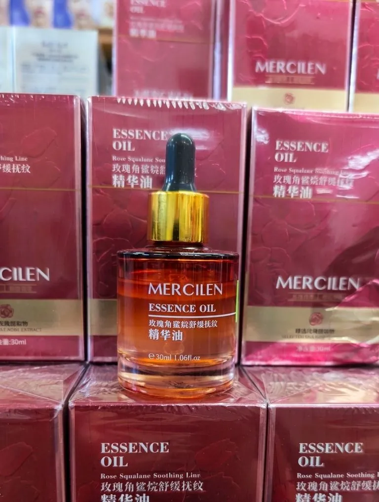 Butelka olejku eterycznego Mercilen Essence Oil 30 ml z pipetą i bordowe opakowania