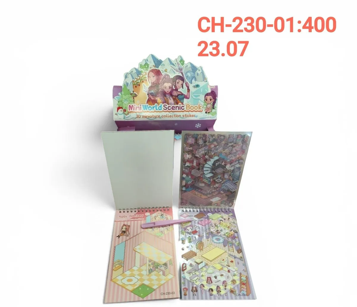 Otwarty notes z naklejkami 3D przedstawiającymi pokoje dormitorium, dołączona pęseta i kolorowe pudełko z motywem Mini World