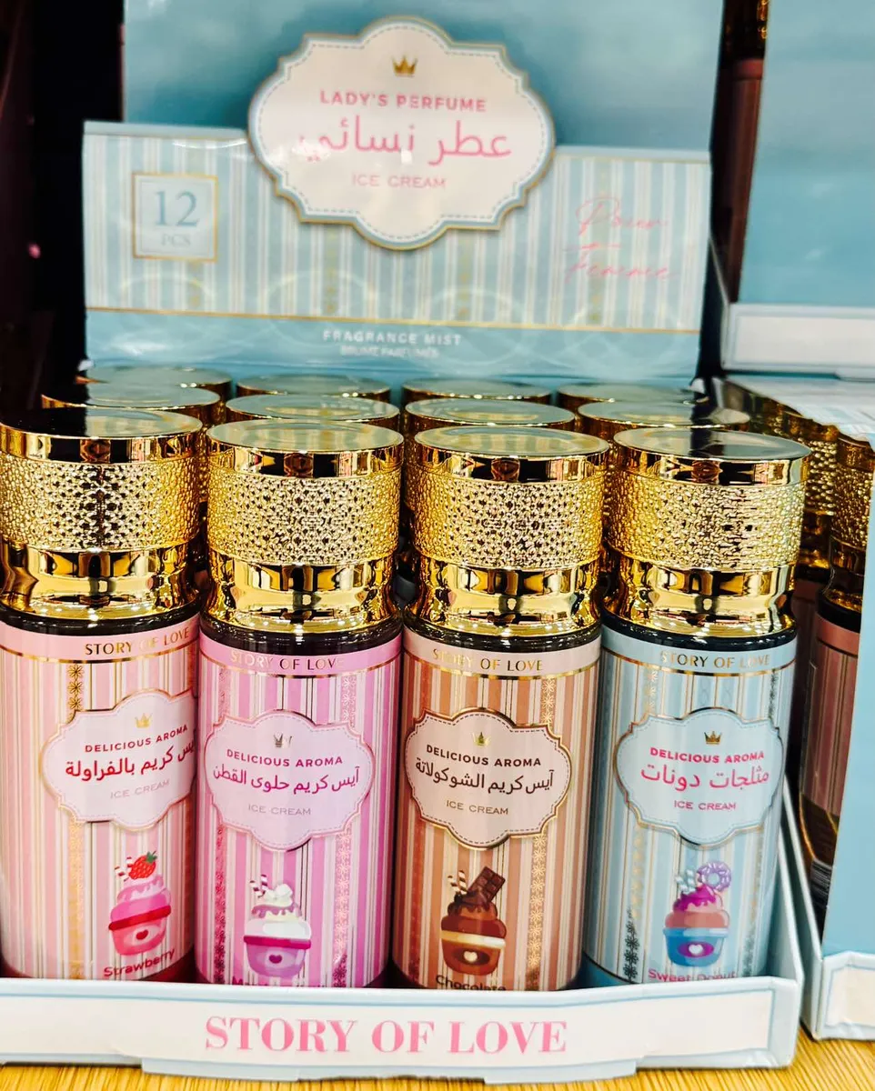 Zestaw czterech wariantów body mist Ice Cream 90ml Story of Love z motywami truskawki, wanilii, czekolady i owoców w ozdobnym
