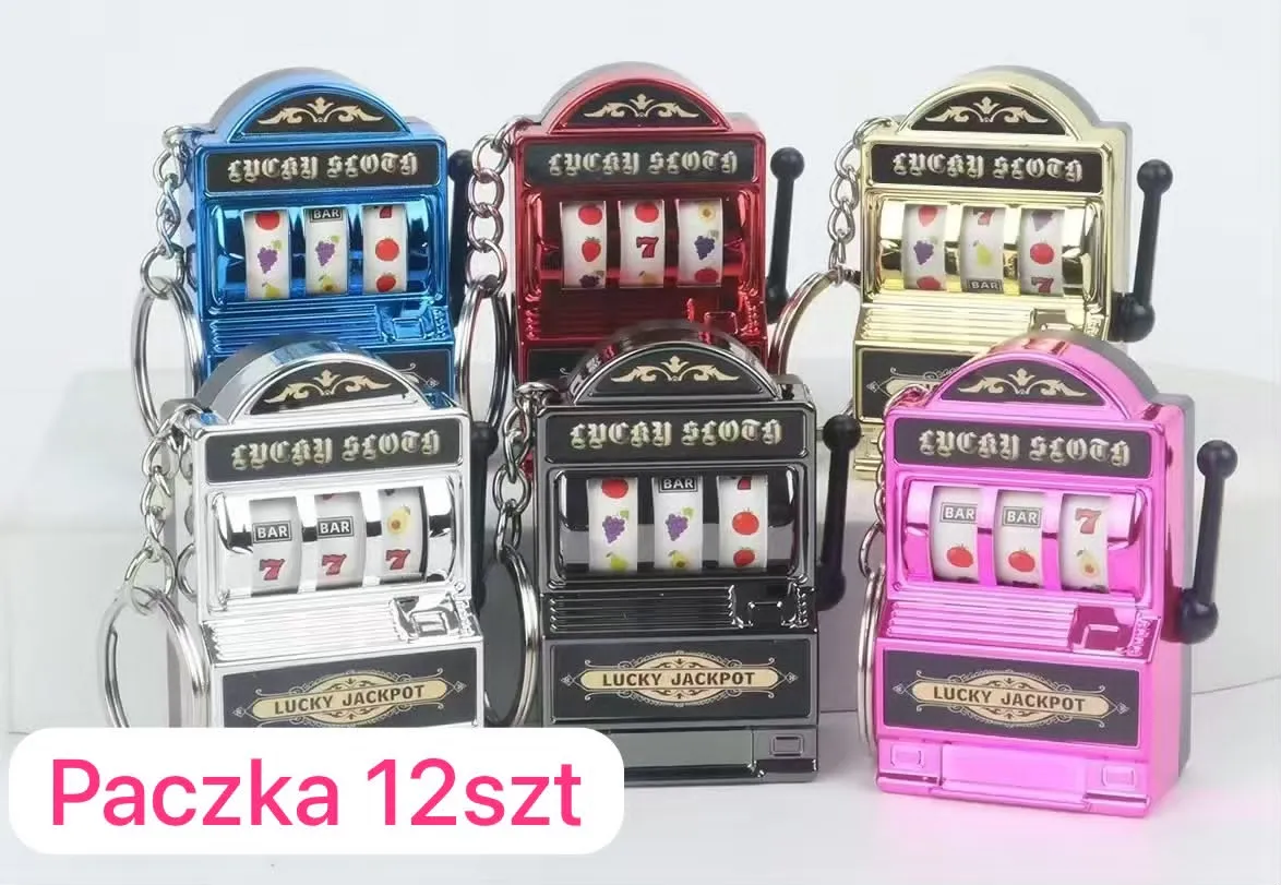 Zestaw pięciu kolorowych breloków w kształcie automatów do gry Lucky Slot: niebieski, czerwony, złoty, srebrny i różowy z łań
