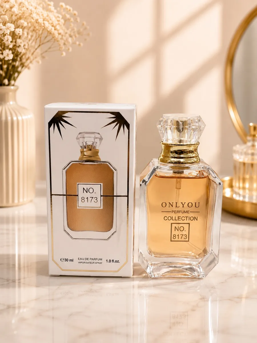 Elegancka butelka perfum Only You No. 8173 30ml z kryształowym korkiem obok białego pudełka na marmurowym blacie