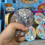 Squishy Bun Rainbow Mystery z brokatem i gwiazdkami
