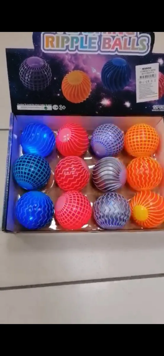 Zestaw 12 świecących piłek sensorycznych Ripple Balls LED w kolorach niebieskim, czerwonym, fioletowym i pomarańczowym, w otw