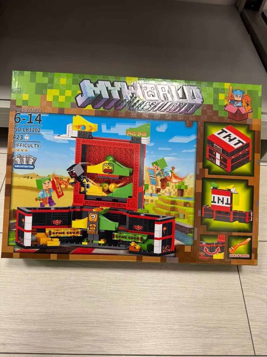 Pudełko zestawu klocków Minecraft Arcade Game z 423 elementami, widocznymi postaciami Steve i Creeper, czerwono-czarnym autom
