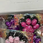 Kolorowe spinki do włosów z perełkami i motywem kwiatowym