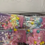 Kolorowe figurki jednorożców z pomponami i brokatem