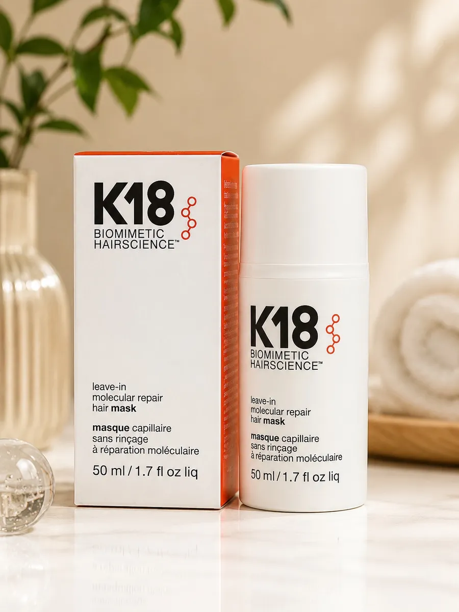 Butelka i karton maski do włosów K18 Biomimetic Hairscience 50 ml na marmurowym blacie