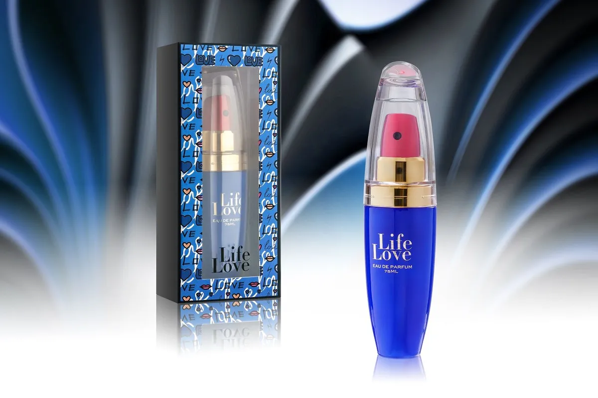 niebieski flakon perfum Life Love 75ml z różowym atomizerem i opakowaniem z motywem serc