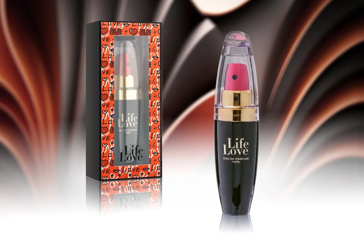 czarny flakon perfum Life Love 75 ml z różowym atomizerem i pomarańczowe opakowanie z sercami