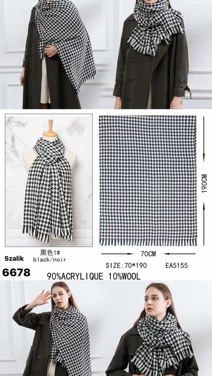 Czarno-biały szalik w pepitkę o wymiarach 70x190 cm z frędzlami, prezentowany na modelce i manekinie